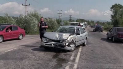 BARTIN - İki otomobil çarpıştı: 4 yaralı