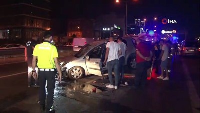 trafik yogunlugu -  Küçükçekmece Basın Ekpres Yolu'nda kontrolden çıkan araç takla attı: 1 yaralı Videosu