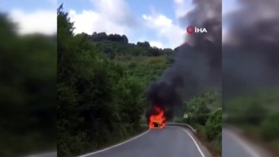 agacli -  Şile’de yol ortasında yanan araç alev topuna döndü Videosu