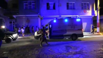 silahli saldiri -  Adana’da bakkal önünde silahlı saldırı: 1 ölü, 1 yaralı Videosu
