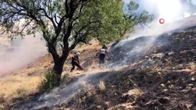 kadin itfaiyeci -  Anız yangınına kadın itfaiyeci müdahalesi Videosu