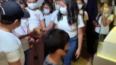 ANKARA - Bakanlar Selçuk ve Ersoy, öğrencilerle Anadolu Medeniyetleri Müzesi'ni gezdi