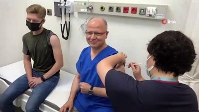 koronavirus asisi -  Başkan Gürkan ikinci doz aşısını yeğeni ve oğluyla birlikte oldu Videosu