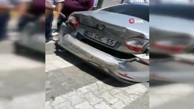 altin -  Batman’da kamyonet otomobile arkadan vurdu: 2 yaralı Videosu