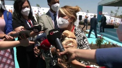 diyalog -  Emine Erdoğan, ses telleri kesilen köpeği Yonca Evcimik’e emanet etti Videosu