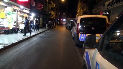 saglik ekibi -  İzmir’de moto kuryelerin kavgası kanlı bitti: 1 ölü Videosu