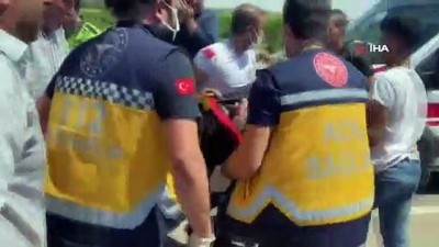 motosiklet surucusu -  Kamyonete çarpan motosiklet sürücüsü ağır yaralandı Videosu