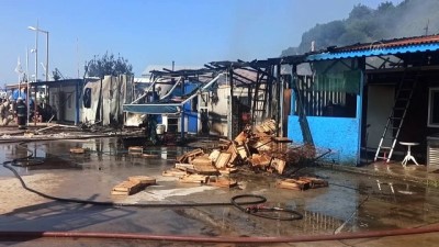 yangina mudahale - KOCAELİ - Yangında balıkçı barınağındaki 5 buzhane kullanılamaz hale geldi Videosu