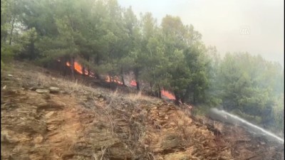 MERSİN - Bozyazı'daki orman yangınına havadan ve karadan müdahale ediliyor (2)