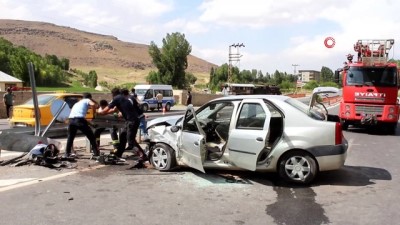  Muradiye'de trafik kazası: 4 yaralı