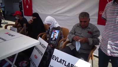 MUŞ - Çocukları dağa kaçırılan aileler HDP binası önünde eylem yaptı