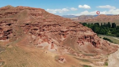 uzunlu -  'Doğu’nun Kapadokya’sı'...Doğunun masal diyarı rengi ve şekilleriyle göz kamaştırıyor Videosu