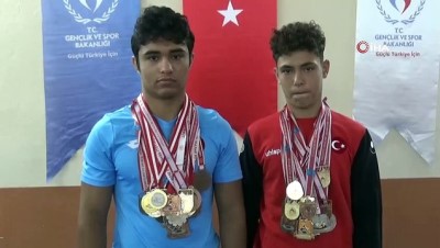 universite sinavi - Konyalı milli güreşçi kardeşlerin yıldızı parlıyor Videosu