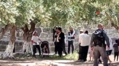 israil -  - Onlarca fanatik Yahudi Mescid-i Aksa'ya baskın düzenledi Videosu