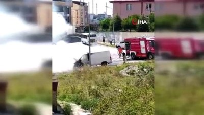  Seyir halindeki ticari araç alev alev yandı