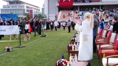 mezuniyet -   Antalya'da, üçüz kardeşlerin tıp fakültesinden mezuniyet sevinci Videosu