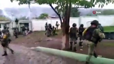 plastik mermi -  - Kartellerden yaka silken Meksikalılar, duruma müdahale etmeyen askerlere saldırdı Videosu