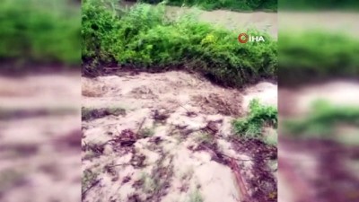asiri yagis -  Sağanak sonrası yollar göle döndü Videosu