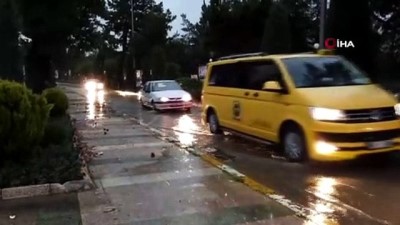  Yozgat’ta sağanak yağış hayatı olumsuz etkiledi