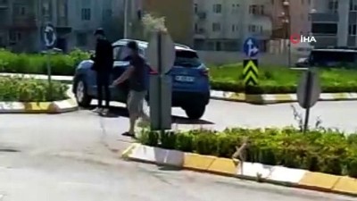 cep telefonu -  - Bafra’da belediyenin diktiği çiçekleri söküp götürdüler Videosu