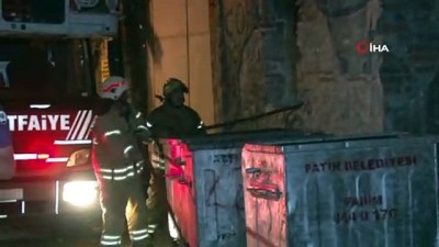  Fatih'te 3 katlı metruk bina çöktü