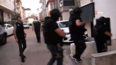 akalan -  İstanbul’da radikal terör örgütü DEAŞ’a yönelik düzenlenen operasyonda, 6 şüpheli yakalanarak gözaltına alındı. Videosu