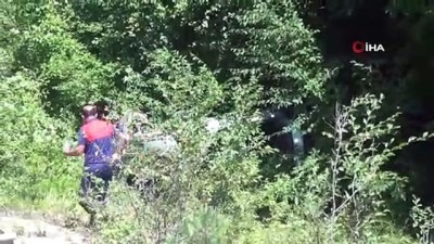  Otomobil şarampole yuvarlandı: 2 yaralı