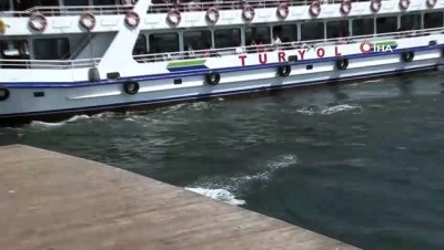 tarihi yarimada -  Sıcaktan bunalan çocuklar denize girerek serinledi Videosu