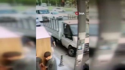 akalan -  Açık bırakılan cam pahalıya mal oldu... Batman’da park halindeki araçta yapılan hırsızlık anı kamerada Videosu