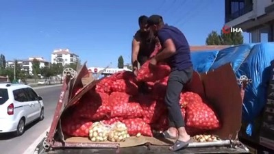  Aksaraylı oto çekiciler bu sefer araç değil yardım taşıdı