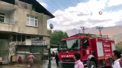 cati yangini -  Çatak'ta çatı yangını Videosu