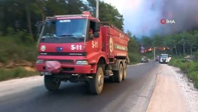 yukselen -  Manavgat’ta orman yangını devam ediyor: Metrelerce yükselen alevler böyle görüntülendi Videosu