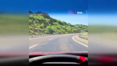 benzin -  Otomobili ile ters şeritte ilerleyen sürücü tehlike saçtı Videosu