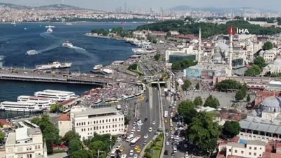 trafik yogunlugu -  Eminönü'nde kısıtlamasız ilk pazar günü oluşan kalabalık böyle görüntülendi Videosu