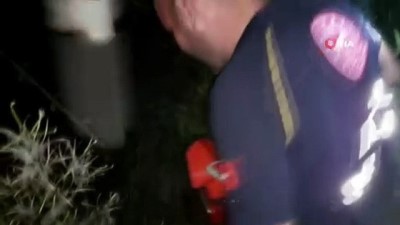 cenaze araci -  Hayvan otlatırken uçurumdan düşen kadının cesedi 5 sonra bulunduğu yerden çıkartıldı Videosu