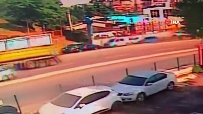 dugun konvoyu -  İstanbul’da polis ekipleri ile düğün konvoyu arasında nefes kesen kovalamaca kamerada Videosu