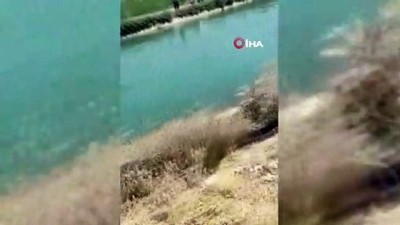 sulama kanali -  Su üzerinde giden cesedi alabilmek için böyle uğraştılar Videosu