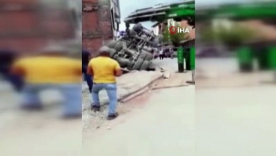 beton mikseri -  Asfalt çöktü, mikser inşaat sahasına düştü Videosu