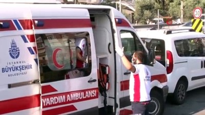  Cennet Mahallesi durağına yanaşan bir metrobüse arkadan gelen başka bir metrobüs çarptı: Çok sayıda yaralı var