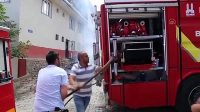 asker - ERZURUM - Oltu'da çatı yangını hasara yol açtı Videosu