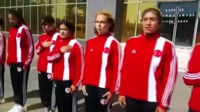 nadan - KASTAMONU - Yıldız Kadın Boks Milli Takımı Avrupa şampiyonasında her gün İstiklal Marşı okuyarak motive oluyor Videosu