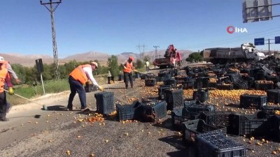  Kayısı yüklü kamyon devrildi: 1 ölü