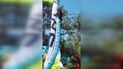 parasutcu - MUĞLA - Fethiye'de yamaç paraşütü ağaca dolandığı için mahsur kalan pilot ile birlikte uçtuğu kişi kurtarıldı Videosu