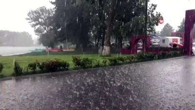 yildirim dustu -  Yağmuru görüntülerken yıldırımın düşme anını yakaladı Videosu