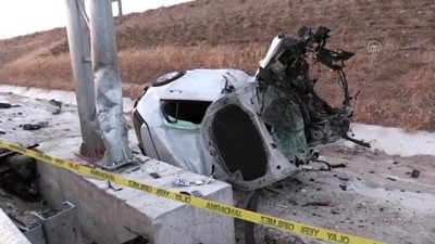 AKSARAY - Otomobil şarampole devrildi: 2 ölü, 1 yaralı