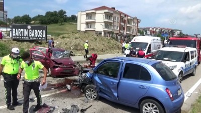BARTIN - İki otomobil çarpıştı: 1 ölü, 1 yaralı
