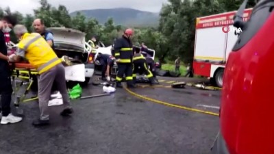  Bursa'da facia: İki aracın kafa kafaya çarpıştığı kazada 4 kişi öldü 3 kişi ağır yaralandı