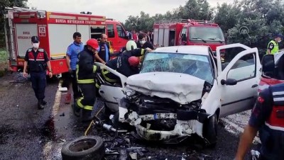 BURSA - Hafif ticari araç ile otomobil çarpıştı: 4 ölü, 5 yaralı (3)