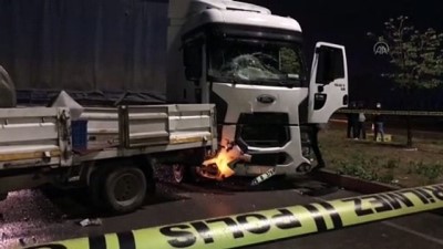 ESKİŞEHİR - Tır ile kamyonet çarpıştı: 3 yaralı