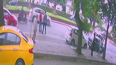 taksi duragi -  Otomobilin motosiklete çarpma anı kamerada Videosu
